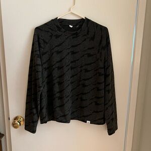 7 Diamonds size M Sweatshirt! Fitted,Warm and Cozy Soft! Worn and washed once!